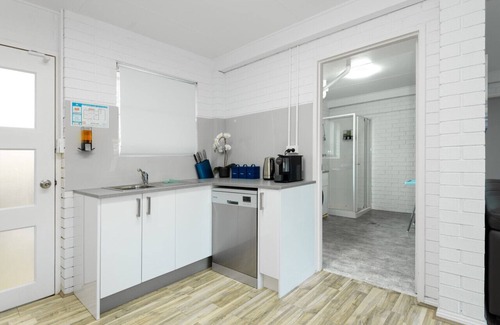 Malua Bay House | Skyes Beach House - Beachfront Getaway