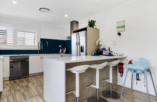 Malua Bay House | Skyes Beach House - Group Saver