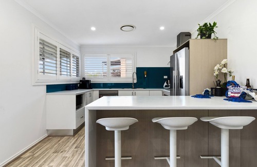 Malua Bay Apartment | Skyes Beach House - The Upstairs Apartment