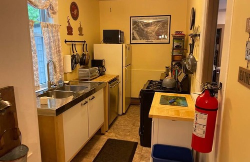 West Bridgewater Apartment | Skyeship House in Woods - 8 Beds wHot Tub