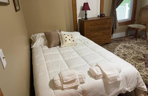 West Bridgewater Apartment | Skyeship House in Woods - 8 Beds wHot Tub