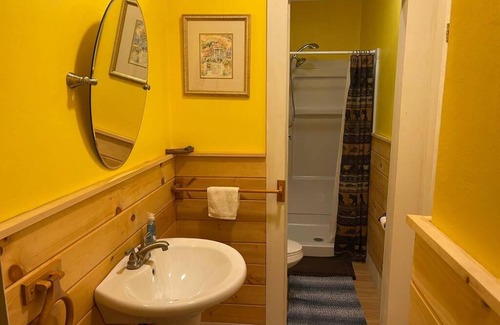 West Bridgewater Apartment | Skyeship House in Woods - 8 Beds wHot Tub