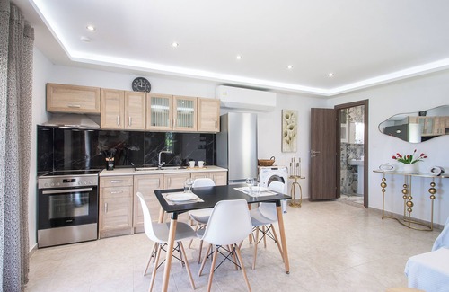 Skiathos Apartment | SkyFrame Apartments