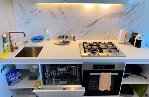 Glen Waverley Apartment | Skygarden Luxury 2-bed, 2-bath Apartment With Free Parking in Central Location