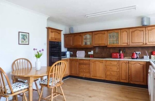 Weybourne Cottage | SKYLARK, pet friendly, country holiday cottage in Weybourne