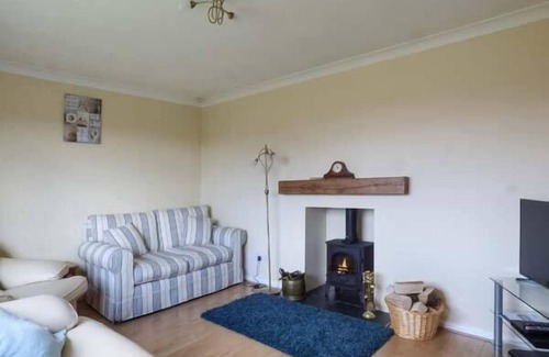 Weybourne Cottage | SKYLARK, pet friendly, country holiday cottage in Weybourne