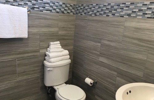 Wildwood Hotel | Skylark Resort Motel