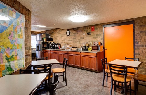 Willoughby Hotel | SkyLight Inn Cleveland - Willoughby