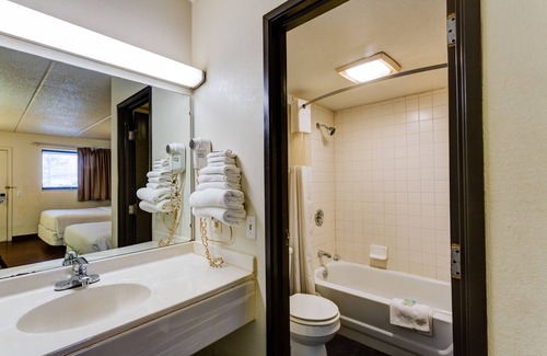 Willoughby Hotel | SkyLight Inn Cleveland - Willoughby