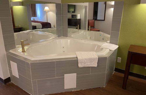 Willoughby Hotel | SkyLight Inn Cleveland - Willoughby