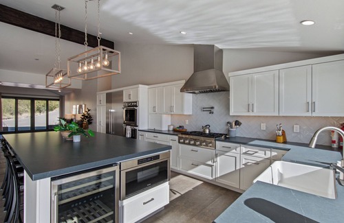Shadow Ridge House | Skyline: 5 bed/6 bath, amazing views, tennis & basketball courts, pool, hot tub