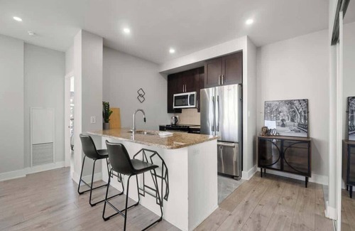 Downtown Mississauga Apartment | Skyline Bliss Penthouse, Gym, Pool, Sauna Access