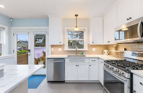 Phinney Ridge House | Skyline Blue House in Greenwood
