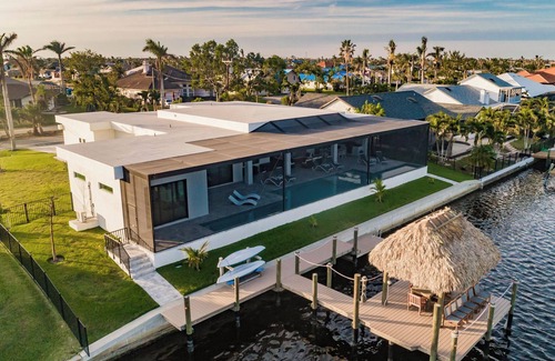 Eight Lakes House | Skyline Paradise Charming 5-bedroom house with WiFi and AC in lovely Cape Coral