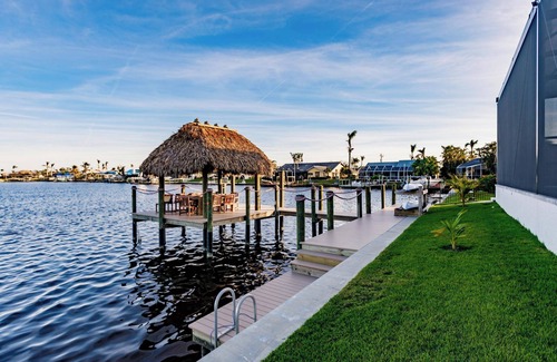 Eight Lakes House | Skyline Paradise Charming 5-bedroom house with WiFi and AC in lovely Cape Coral