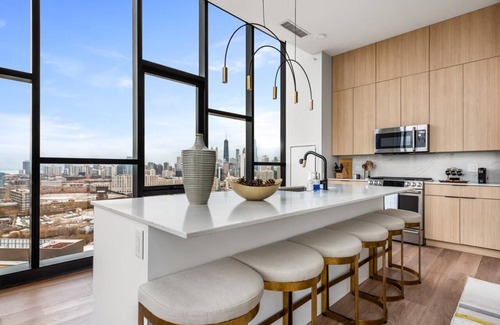 River West Apartment | Skyline Penthouse Duo: 6 Bedrooms for Large Groups