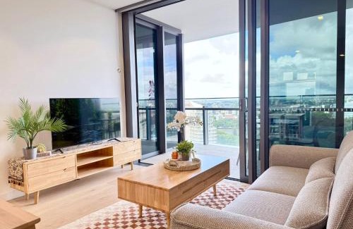Brisbane Central Business District Apartment | Skyline Poetry - Premium Stay on the Star BNE