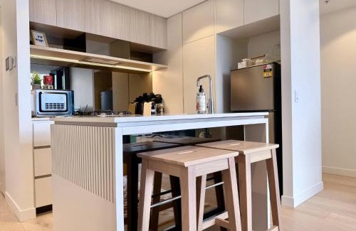 Brisbane Central Business District Apartment | Skyline Poetry - Premium Stay on the Star BNE