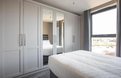 Belfast Apartment | Skyline Serenity: Exquisite 3-Bedroom Ultra-Luxury Penthouse