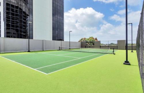Takapuna Apartment | Skyline Sojourn Studio with Parking and Sea Views