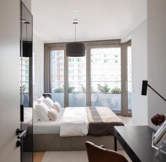 Kaisermuhlen Apartment | Skyline Suite - Danube-View Balcony & Pool