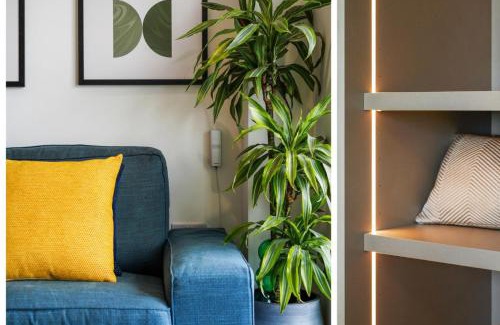 Lansbury Apartment | Skyline View 1 Bed Apartment Sleeps 2 - Balcony