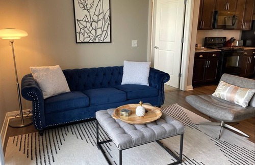 Downtown Columbus Apartment | Skyline View 2BR w/Balcony + Free Parking + W/D!