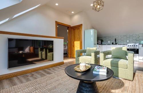 Lockerbie Square Apartment | Skyline View Condo Best downtown spot Park FREE