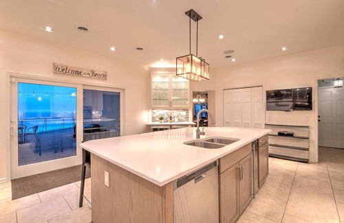 Portage Villa | Skyline Views, Hot Tub, Beachfront, Lavish Kitchen at Dunetop Villa