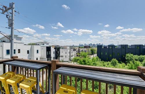 Katie Hill Neighborhood House | Skyline Views Nashville Townhome 3 Mi to Broadway