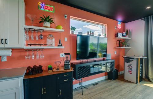 Katie Hill Neighborhood House | Skyline Views Nashville Townhome 3 Mi to Broadway