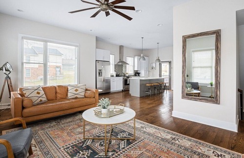 North Capitol House | Skyline Views & Rooftop Vibes: Fire Pit, Games