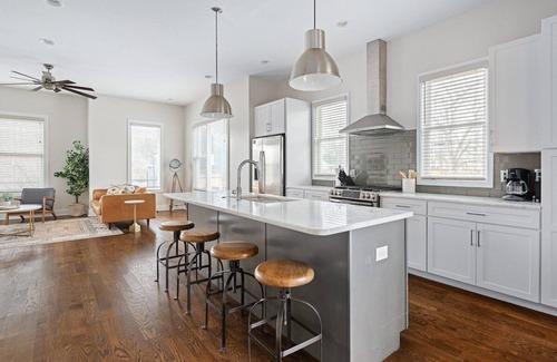 North Capitol House | Skyline Views & Rooftop Vibes: Fire Pit, Games