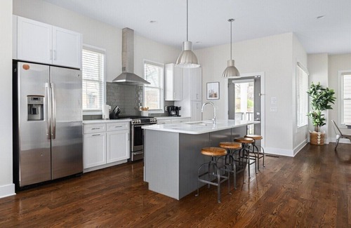 North Capitol House | Skyline Views & Rooftop Vibes: Fire Pit, Games