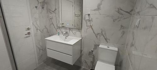 Montenegro House | Skynest 59 Faro Airport Guest House