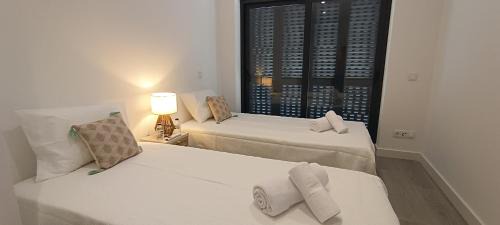 Montenegro House | Skynest 61 Faro Airport Guest House