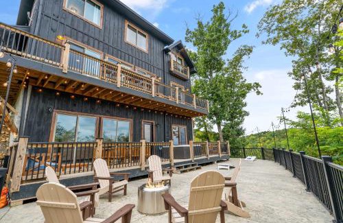 Sevierville House | Skys the Limit - Pool - Theater - Views