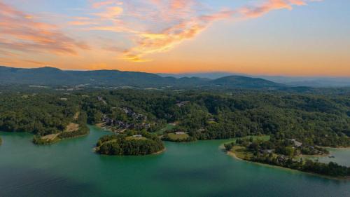 Sevierville House | Skys the Limit - Pool - Theater - Views