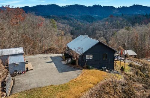 Almond House | Skytop Summit-Hot Tub-Firepit-Big Views
