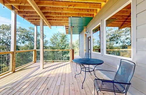 Dandridge House | Skyview Lake Retreat