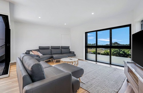 Lake Cathie House | Skyview - modern townhouse with roof top balcony
