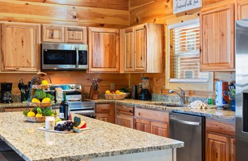 Sevierville Ski Chalet | Skyview Serenity by Ghosal Luxury Lodging