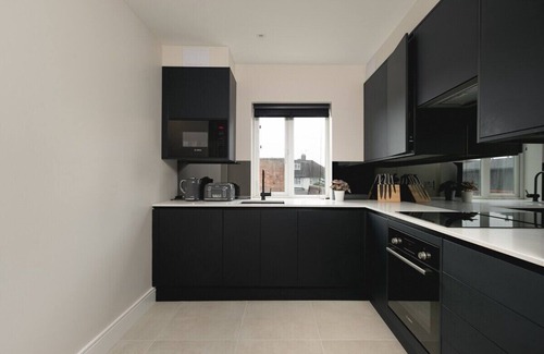Barnet Apartment | Skyvillion -4Bed Cozy Cockfosters Apt Mins to Tube