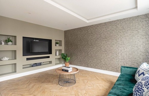 Barnet Apartment | Skyvillion -4Bed Cozy Cockfosters Apt Mins to Tube