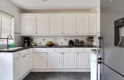 Stevenage House | Skyvillion - Valley Way - 3Bed House in Stevenage