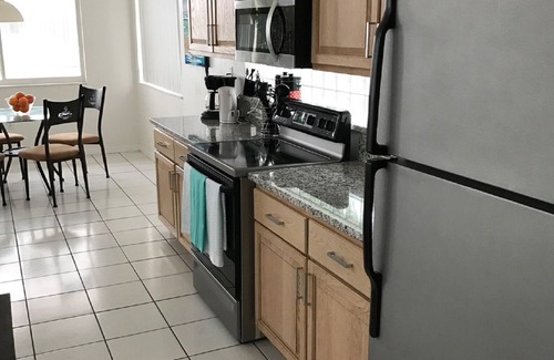 Sunset Lakes House | SL001 Huge 5 BR, 3.5 bath private pool home with spa