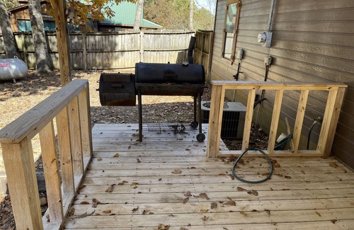 Oxford House | Slab - Cabin near boat ramp and 20 mins to Oxford