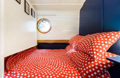 Angel Boat Rental | Slash Arts houseboat on secluded mooring in central London