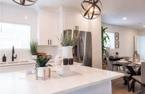 South Salt Lake House | Sleek and Modern Home - New Remodel - 2 Car Garage
