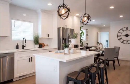 South Salt Lake House | Sleek and Modern Home - New Remodel - 2 Car Garage